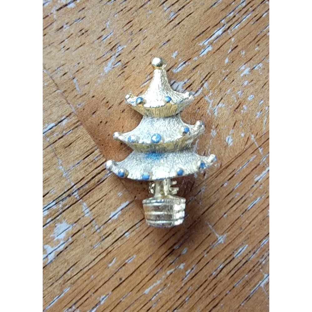 Vintage Jewelry Brooch Pin Christmas Pine Tree Gold Tone Metal